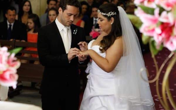 O vestido de noiva da Perséfone de amor à vida é o assunto mais comentado do momento (Foto: Divulgação)