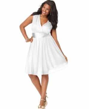 Alguns modelos de vestido brancos para gordinhas também valorizam a silhueta, basta escolher a peça correta (Foto: Divulgação) 