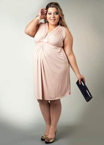 Há muitos modelos de vestidos para gordinhas grávidas basta escolher o seu preferido  (Foto: zazou.com.br)