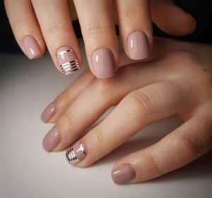 unhas com mão gordinha