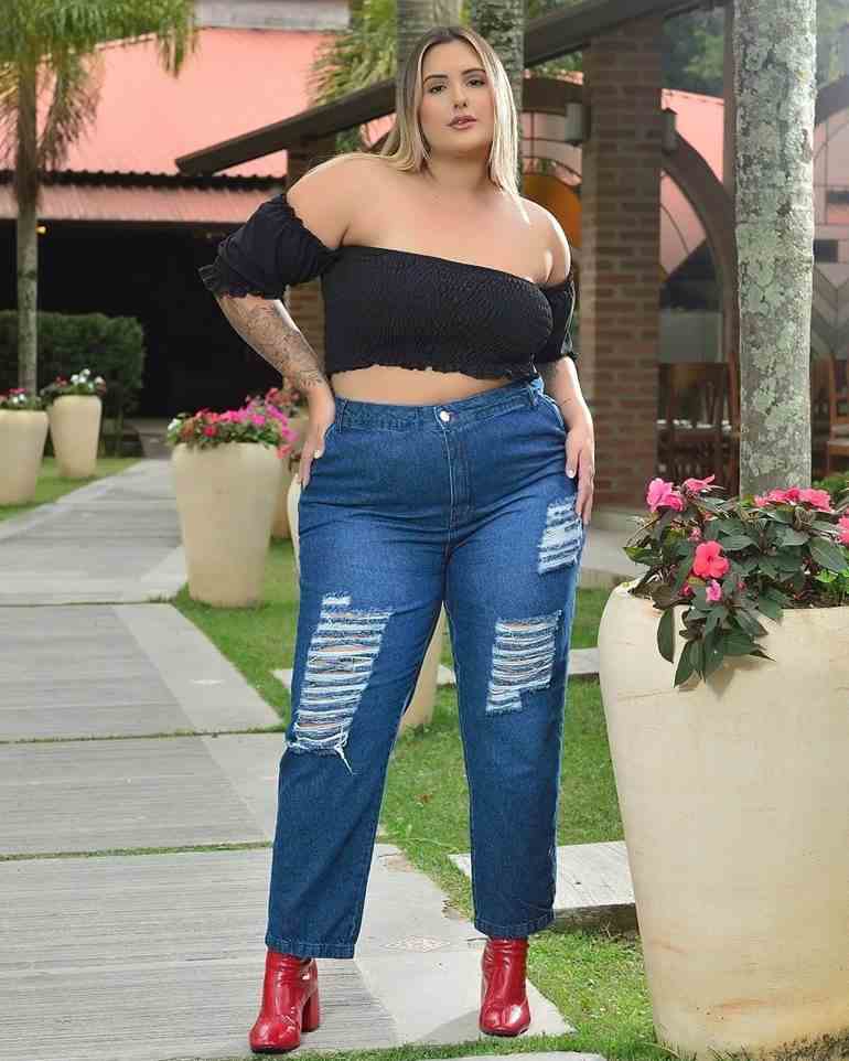 Calça mom jeans com cropped preto